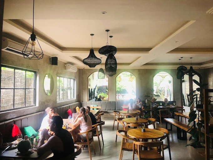 5 Cafe di Bali Bernuansa Mediteranian yang Aesthetic Banget