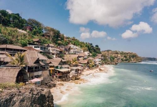 5 Villa Pinggir Tebing di Bingin untuk Weekend Escape