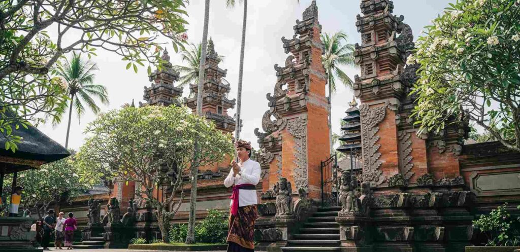 Etika Mengunjungi Pura di Bali, Biar Liburan Tetap Beretika