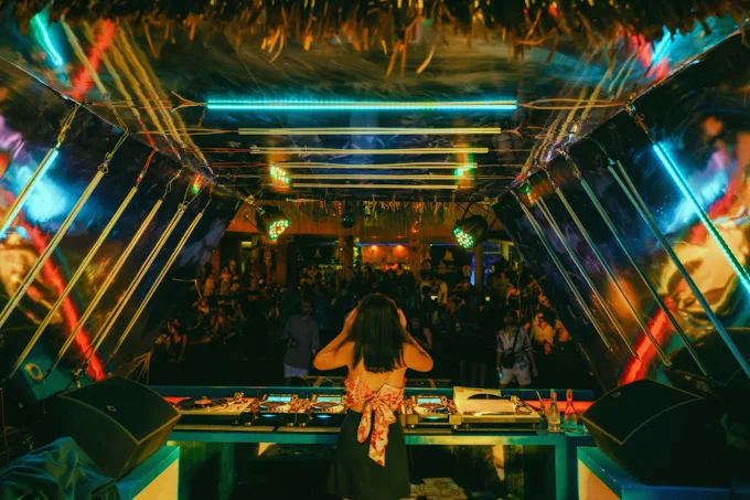 7 Spot Nightlife di Bali Buat Nikmatin Musik dan Suasana Seru